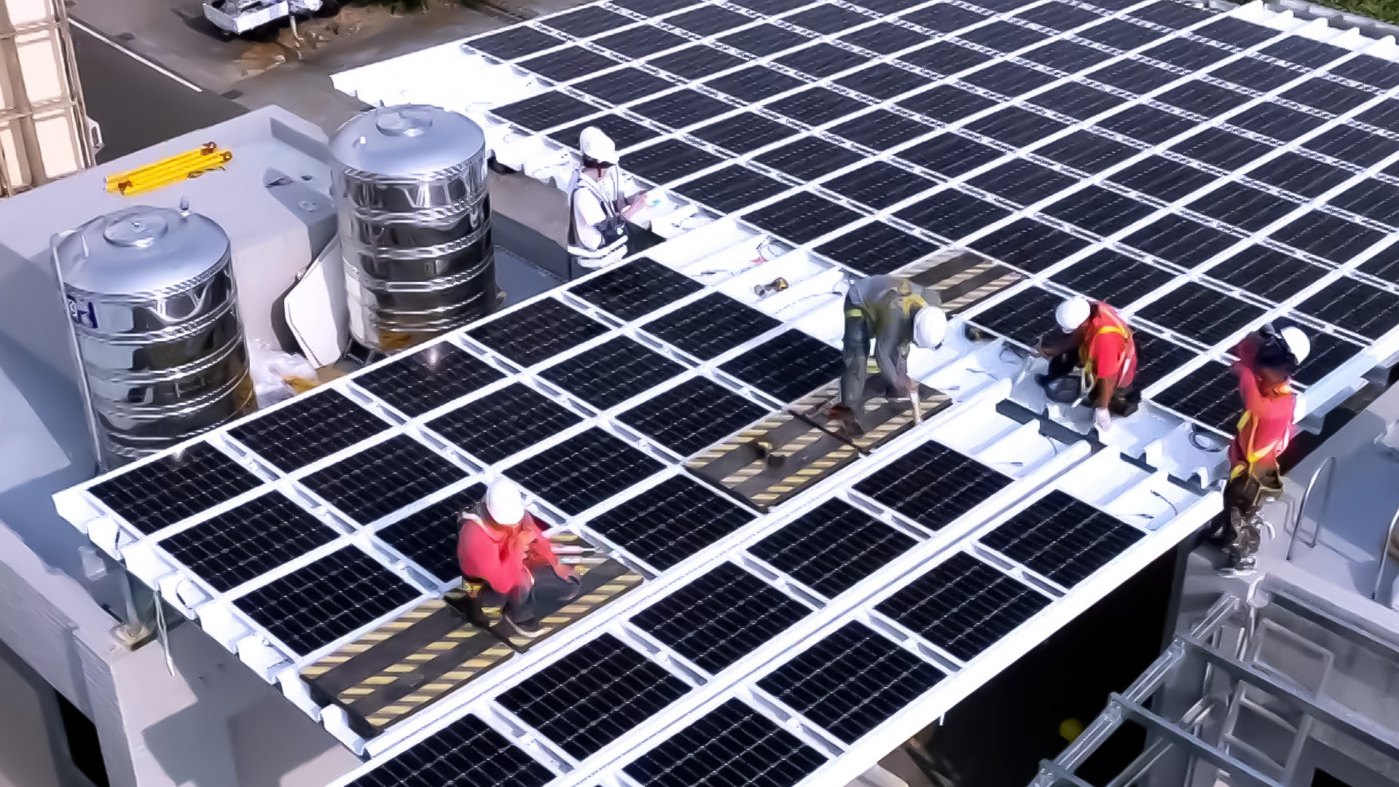 友達打造光電建築一體化整合建材，開發SunSteel光電整合型浪板，實現快速安裝、避免二次施工，讓屋頂光電躍升未來建物新標配。
